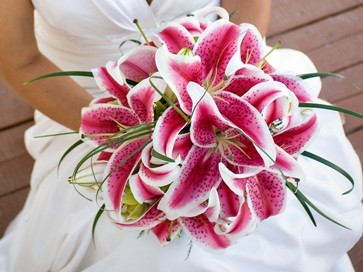 lily-wedding-bouquet