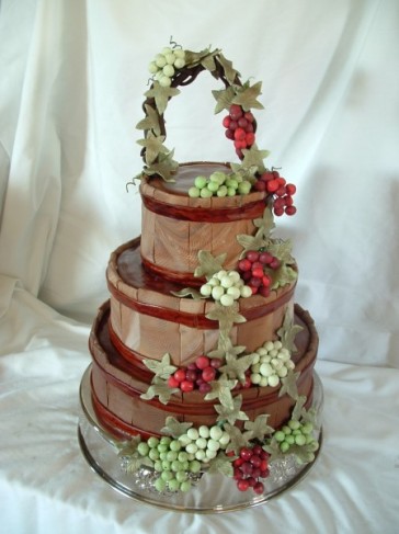It's almost as if enjoying this vineyard themed wedding cake will release 