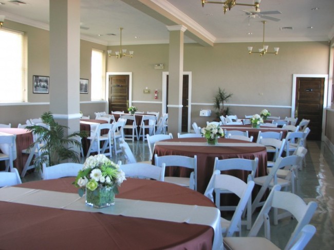 When set against brown tablecloths with white table runners these reception 