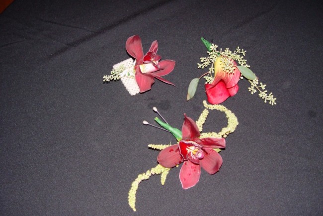 Red orchids with hanging amaranthus make surprisingly beautiful wedding 