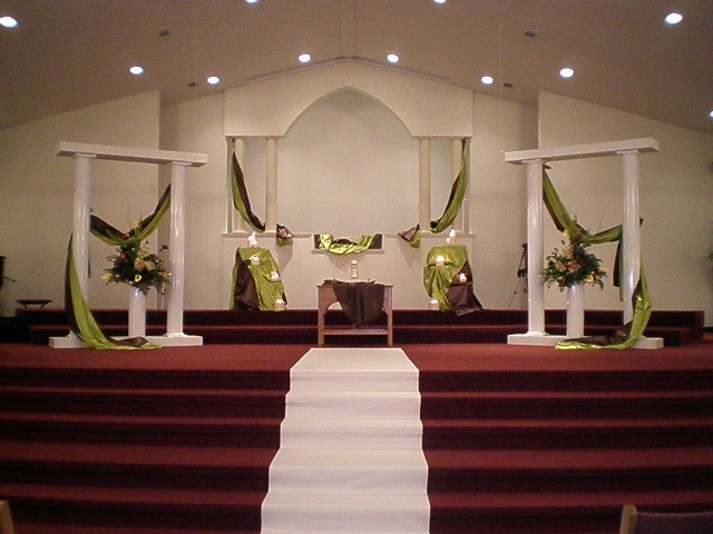 Wedding Ceremony Equipment Share The altar is fully decorated with 