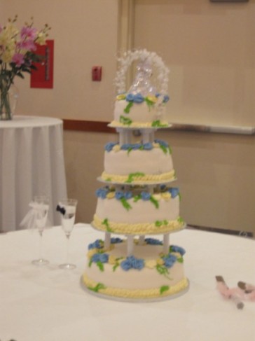 Blue Yellow Wedding Cake Share Here the theme was a bluish purple color 