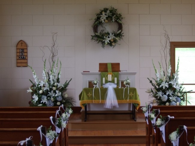 Country Church Wedding Flowers Share Classy urn arrangements and grapevine 
