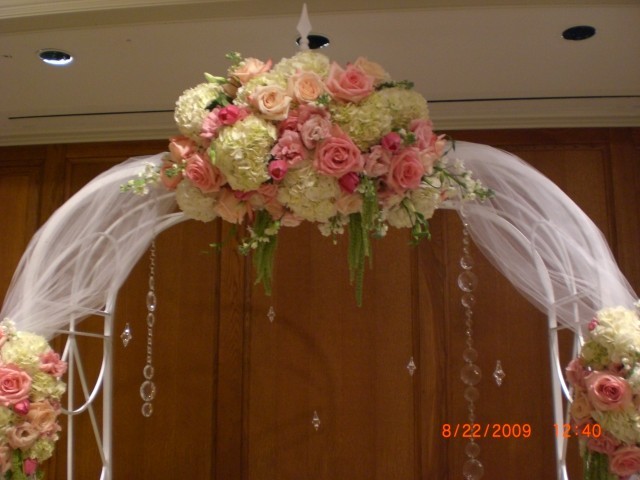 This is an even closer view of the wedding arch flowers used at the peach 