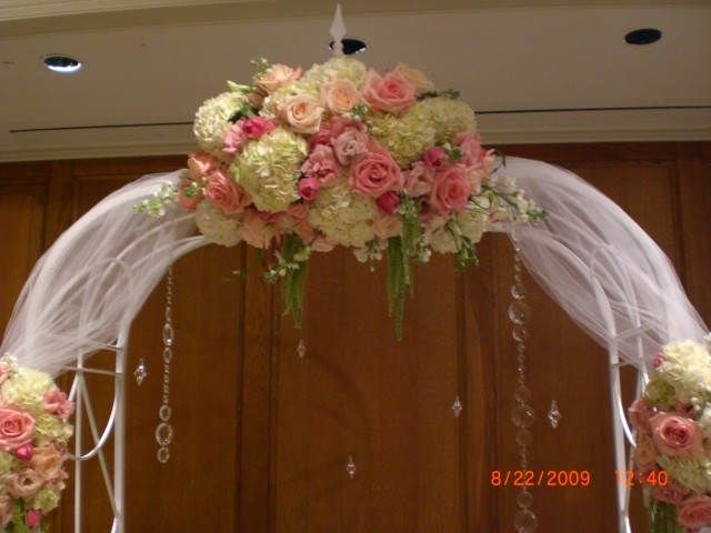 This is an even closer view of the wedding arch flowers used at the peach