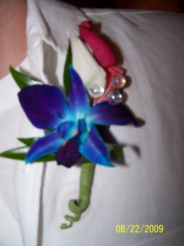 In keeping with the blue theme of the wedding the stunning boutonniere 