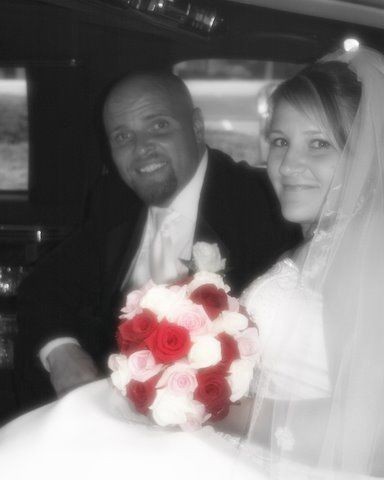 Red White Pink Bridal Bouquet Share This black and white photo well 