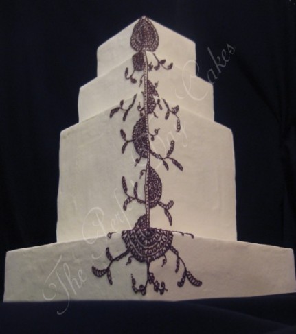 As easily seen in this photo Henna's wedding cake is a gorgeous work of art