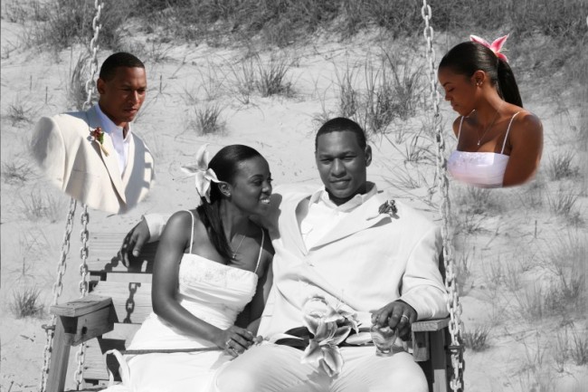 This black and white beach wedding photo is a fun way to show the intimacy