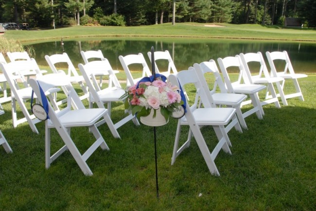 The blue ribbon dazzled guests who walked by this aisle marker at an outdoor