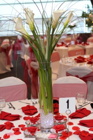 This photo shows a beautiful calla lily centerpiece for a wedding reception