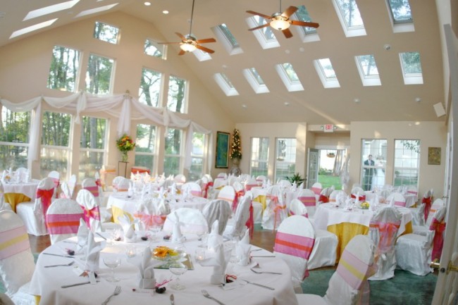 The floating Gerber daisy centerpieces add a small hint of color without