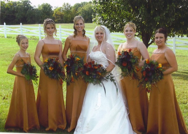 All the bridal bouquets go with the color scheme in shades of red yellow