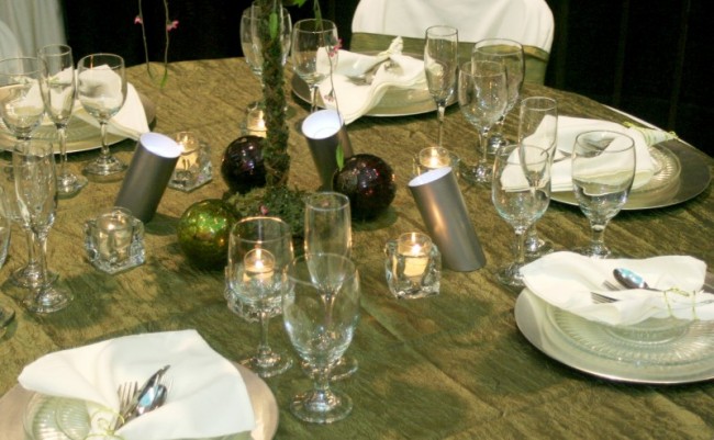 Keeping table decor one color makes for an elegant wedding reception table