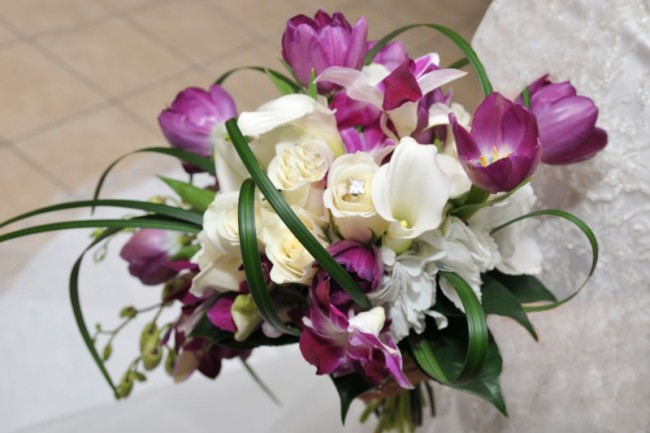 white and purple wedding flowers