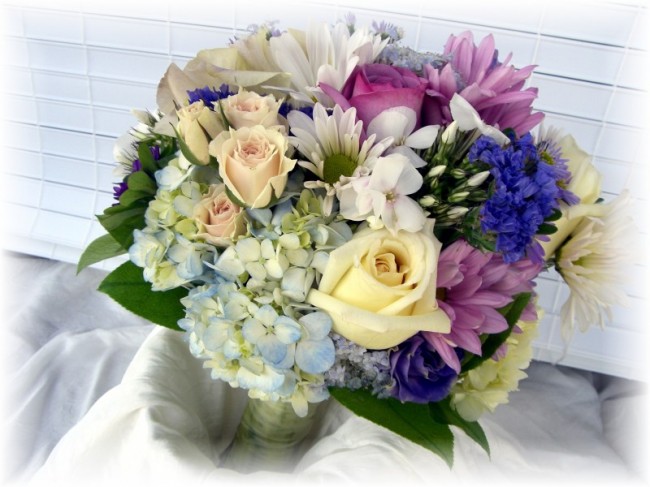 No matter the season this bridal bouquet would make the perfect compliment