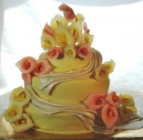  Yellow Oval Wedding Cake with Calla Lilies 