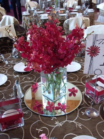 This wedding receptions color scheme is red and brown
