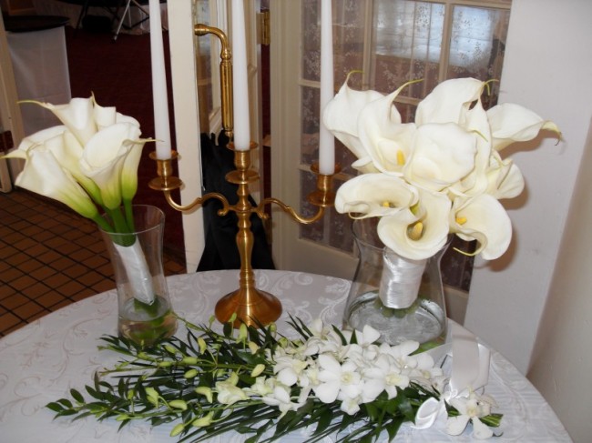 Beautiful calla lily wedding bouquets and a bridesmaid bouquet look truly