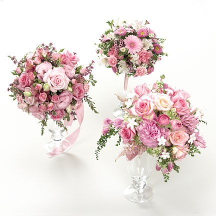 A beautiful pink wedding bouquet with matching bridesmaid bouquets feature