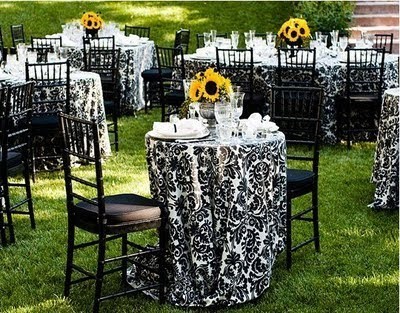 black and white wedding reception decor. Gorgeous Black amp; White
