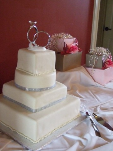 This 4 tiered wedding cake features round and square and is accented with