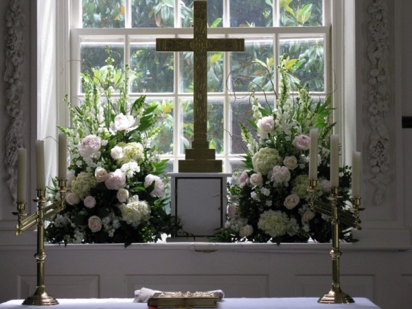 Altar flowers in a colonial church make for wonderful decorations