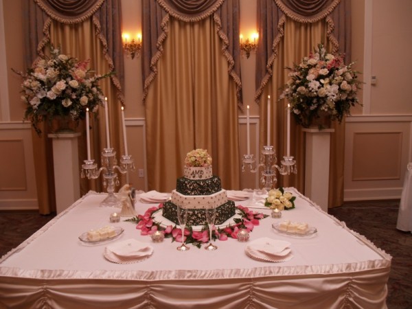 Beautiful 4 Tiered Black White Wedding Cake Share