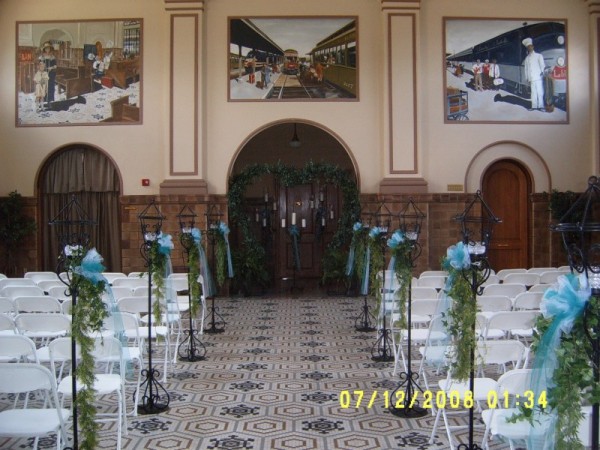 Gorgoeus Indoor Wedding Share This beautiful wedding venue features 