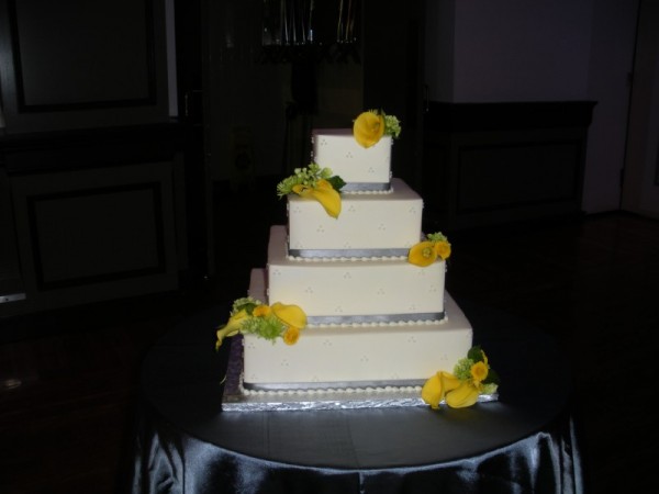 Beautiful 4 Tiered Wedding Cake With Cake flowers