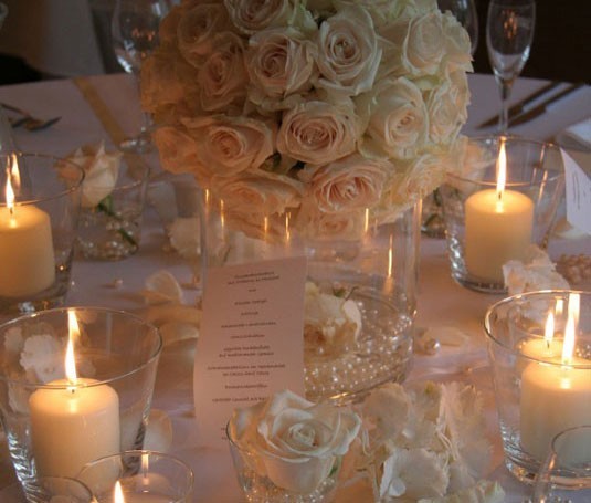 Centerpieces in neutral colors of cream and white lend a soft and elegant