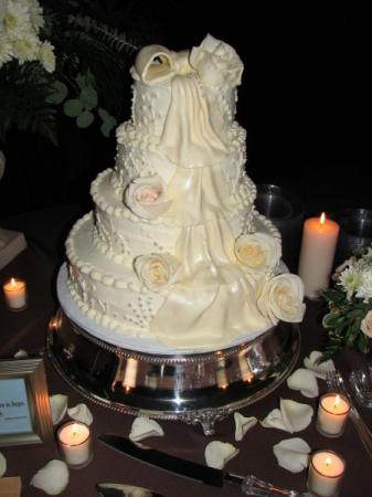 Elegant Ivory Wedding Cake