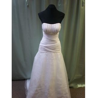 Elegant Strapless Wedding Gown