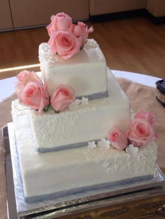 3 tier wedding cake