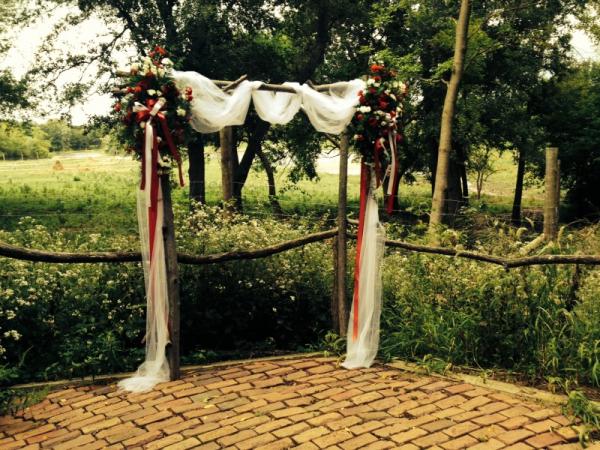 Gorgeous Wedding Arch