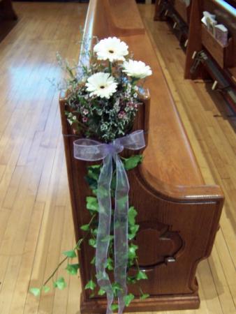 Daisy Pew Decor
