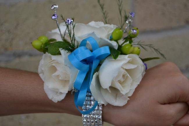 White Roses And Blue Ribbon
