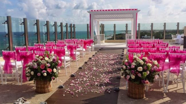 An absolutely romantic ceremony set up offered by the Azul Sensatori Hotel in Riviera Maya, Mexico