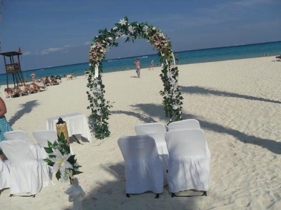 Charmingly Dreamy Wedding 