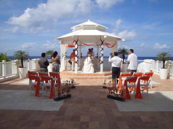 Ideal wedding in breathtaking setting. (Cozumel Palace in Cozumel, Mexico)