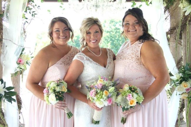 Bridesmaids  with Bouquets