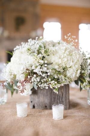 ffce57615f8fa5623cc0b2019ad88b9f--white-flowers-wedding-centerpieces-rustic-wedding-flowers.jpg