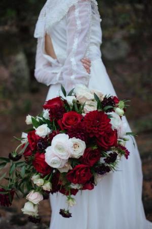 10c-Gothic-Romantic-Red-Bridal-Bouquet.jpg