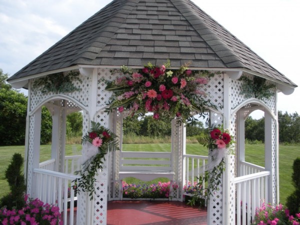 Tirrell Room Decroated With Beautiful Wedding Flowers