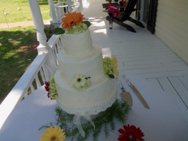 3 Tiered Wedding Cake with Beautiful Flowers