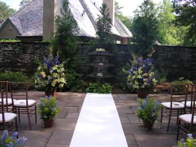 Aisle Flowers for an Outdoor Wedding