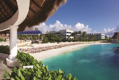 Breathtaking Beach where you can spend your romantic honeymoon. (Hard Rock Hotel, Riviera Maya - Mexico)