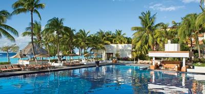 Main Pool (Dreams Resort, Cancun)