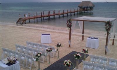 Sensational wedding on the beach at the Azul Sensatori Hotel in Rivera Maya, Mexico