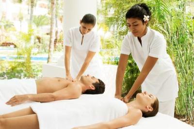 Savor A Couples Massage
